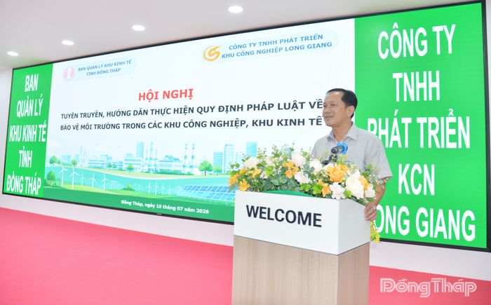 Lãnh đạo Phòng Cảnh sát điều tra tội phạm về tham nhũng, kinh tế, buôn lậu, môi trường - Công an tỉnh phát biểu tại hội nghị.