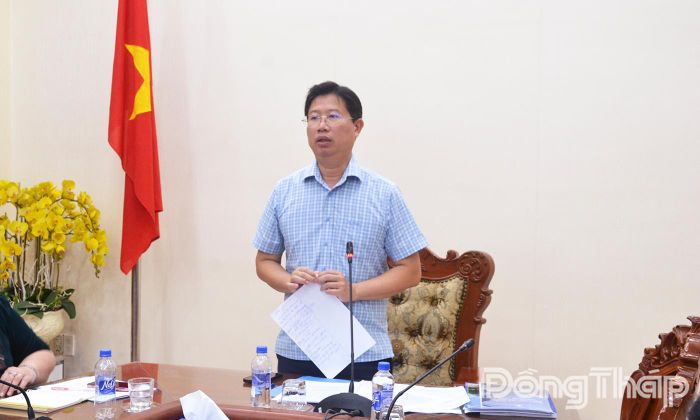 Đồng chí Huỳnh Minh Tuấn, Tỉnh ủy viên, Phó Chủ tịch UBND tỉnh Đồng Tháp, phát biểu tại hội nghị.