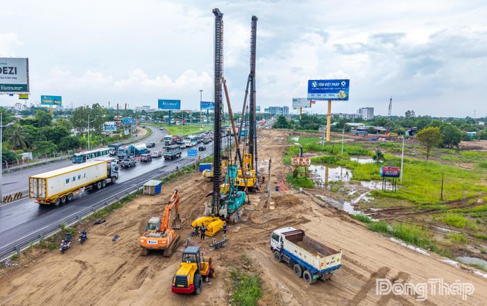 Tập đoàn Đèo Cả đã huy động nhân lực, thiết bị để đẩy nhanh tiến độ thi công dự án.