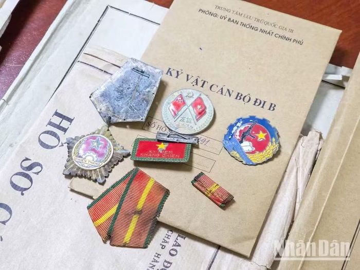 Một số hồ sơ, kỷ vật của cán bộ đi B đang được lưu giữ tại Trung tâm Lưu trữ quốc gia III. Ảnh: Minh Duy/NDO