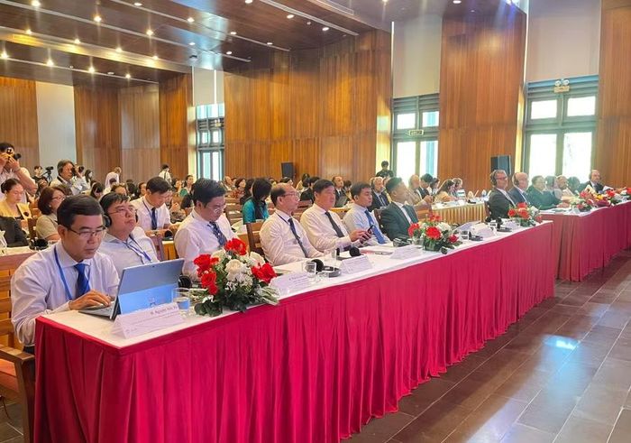  Các hoạt động khoa học quốc tế góp phần lan tỏa tri thức khoa học đến cộng đồng. Trong ảnh: Đại biểu tham dự Diễn đàn Pháp ngữ tại ICISE, diễn ra từ ngày 28 đến 29-5. Ảnh: H.Đ 