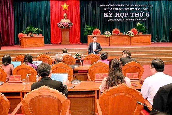 Quang cảnh phiên thảo luận tại tổ 2. Ảnh: Đức Thụy