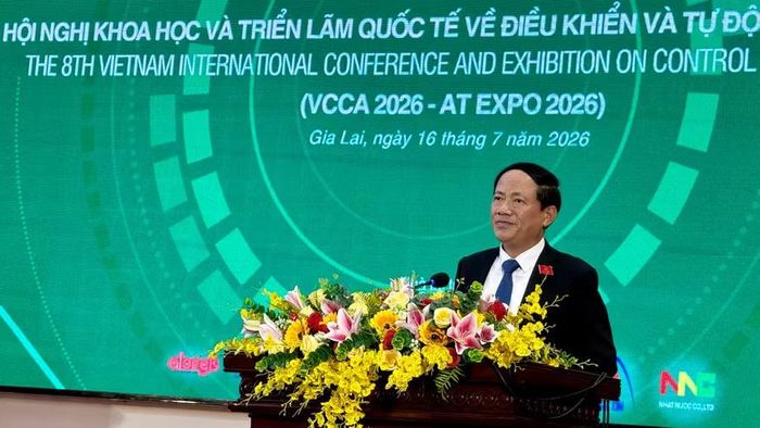  Chủ tịch UBND tỉnh Phạm Anh Tuấn phát biểu tại hội nghị. Ảnh: Hoàng Vũ 