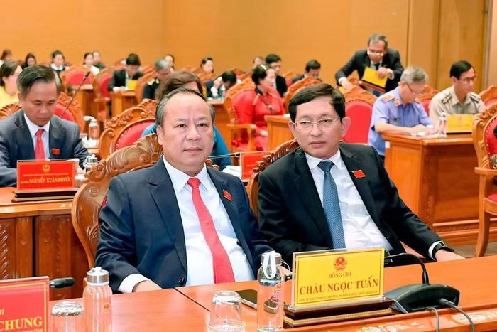  Các đồng chí lãnh đạo tỉnh dự phiên chất vấn và trả lời chất vấn. Ảnh: Đức Thụy 