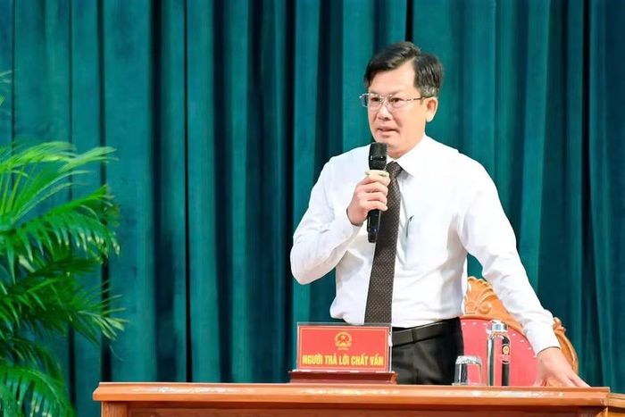  Giám đốc Sở Nông nghiệp và Môi trường Cao Thanh Thương trả lời chất vấn. Ảnh: Đức Thụy 
