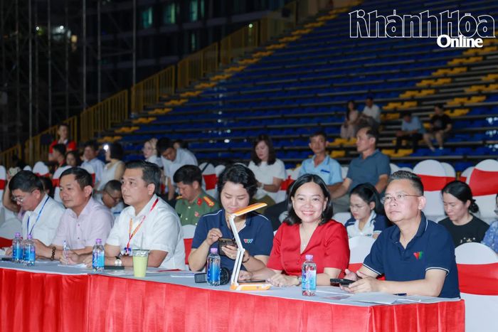 Lãnh đạo Sở Văn hóa, Thể thao và Du lịch cùng một số cơ quan, đơn vị tham dự buổi tổng duyệt.
