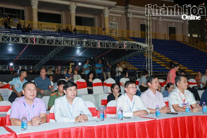 Lãnh đạo một số đơn vị, địa phương tham dự buổi tổng duyệt.