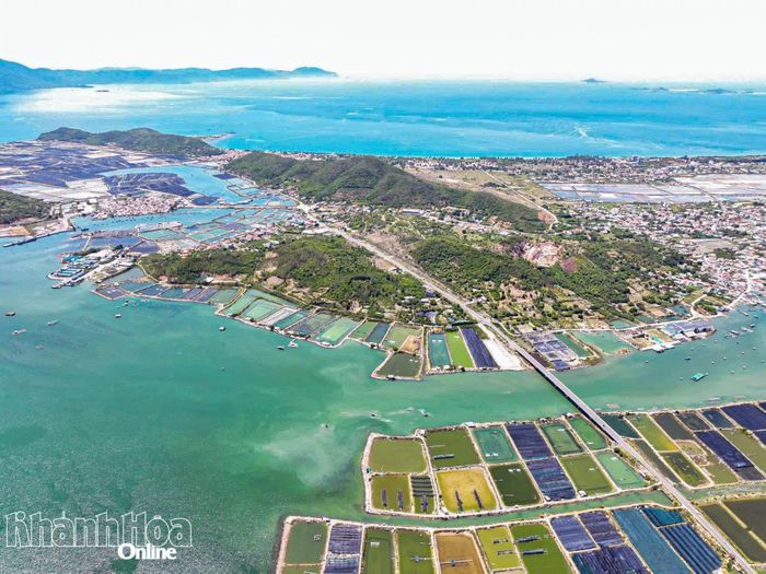 Khu vực Vân Phong - nơi sẽ tiến hành hàng loạt dự án đô thị, công nghiệp trọng điểm.