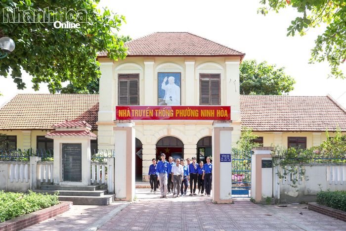 Nhà Truyền thống phường Ninh Hòa, một "địa chỉ đỏ" giáo dục truyền thống cách mạng của quê hương.