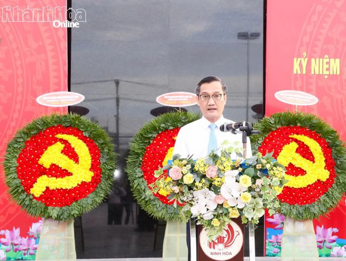 Lãnh đạo phường Ninh Hòa trình bày diễn văn Kỷ niệm 96 năm Ngày truyền thống đấu tranh cách mạng của Đảng bộ và Nhân dân tỉnh Khánh Hòa.