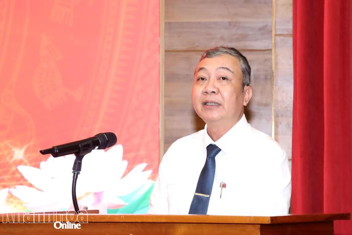 Đồng chí Lê Quang Trung - Phó Trưởng Ban Nội chính Tỉnh ủy Khánh Hòa trình bày báo cáo.