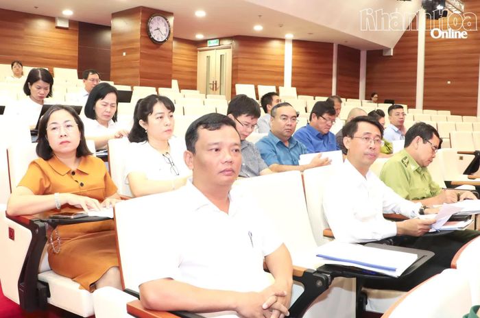 Các đại biểu tham dự hội nghị.