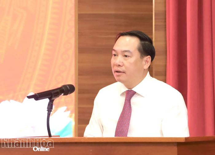 Phó Bí thư Thường trực Tỉnh ủy Hồ Xuân Trường phát biểu chào mừng tại hội nghị.