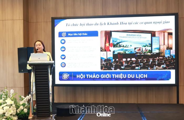 Đại diện đơn vị tư vấn giới thiệu về đề án.