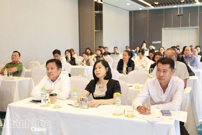 Đại biểu tham dự hội nghị.
