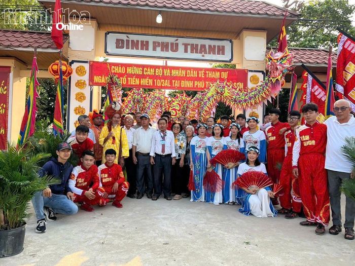 Lễ giỗ tiền hiền hằng năm thu hút đông đảo người dân.