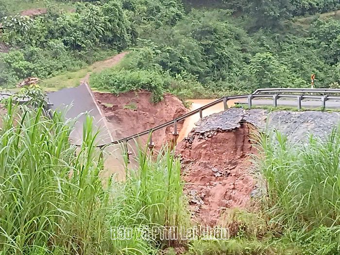 Đoạn đường bị đứt rất nghiêm trọng.