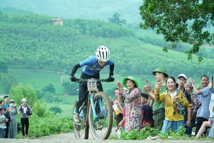 Giải đua xe đạp đường trường và địa hình các câu lạc bộ năm 2026, tổ chức tại phường Nghĩa Lộ và phường Trung Tâm, góp phần quảng bá hình ảnh điểm đến, kết nối thể thao với du lịch.