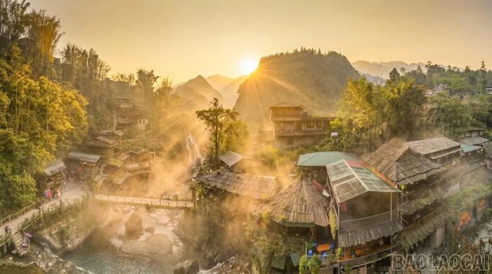 Bản Cát Cát, thuộc xã Tả Van và phường Sa Pa, là một trong những điểm tham quan hấp dẫn của du lịch Sa Pa nói riêng và Lào Cai nói chung.