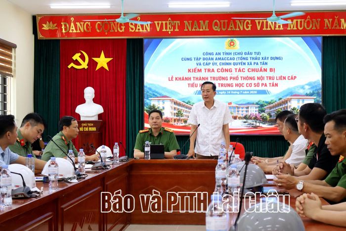 Đại diện cấp ủy chính quyền xã Pa Tần phát biểu tại buổi kiểm tra.