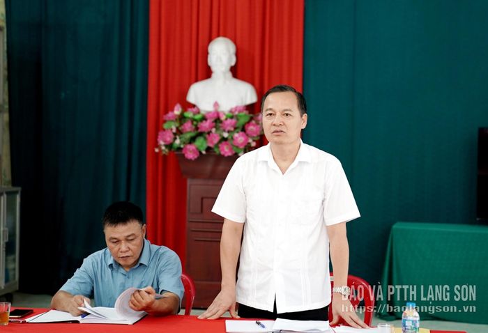 Đồng chí Phùng Quang Hội, Ủy viên Ban Thường vụ Tỉnh ủy, Bí thư Đảng ủy, Chủ tịch HĐND phường Đông Kinh phát biểu tại buổi làm việc