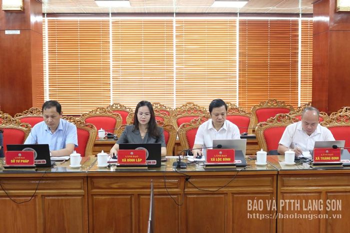 Các đại biểu dự cuộc họp