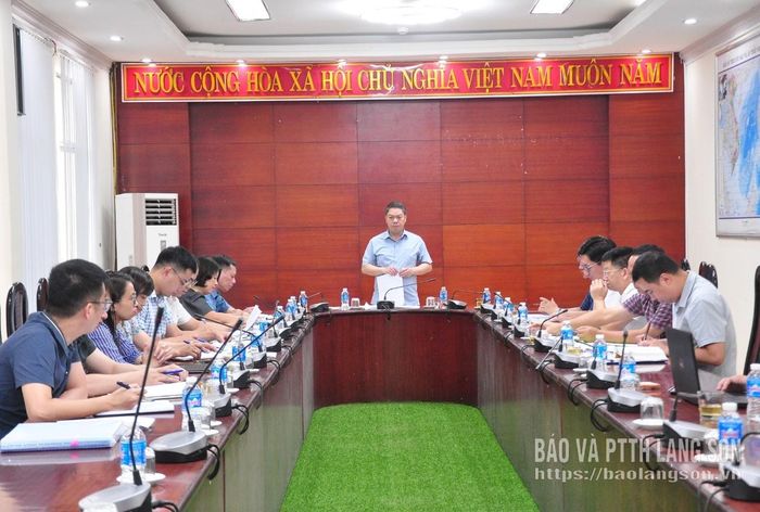 Đồng chí Đoàn Thanh Sơn, Phó Chủ tịch UBND tỉnh, Trưởng BCĐ thực hiện Dự án Khu liên hợp thể thao tỉnh phát biểu kết luận buổi kiểm tra