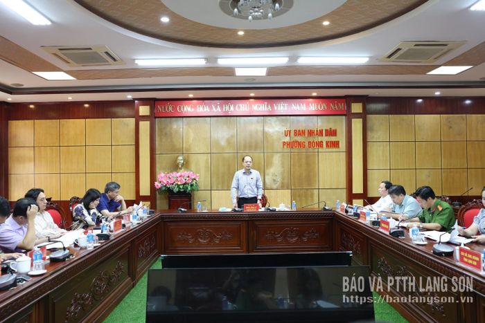 Đoàn khảo sát làm việc với UBND phường Đông Kinh