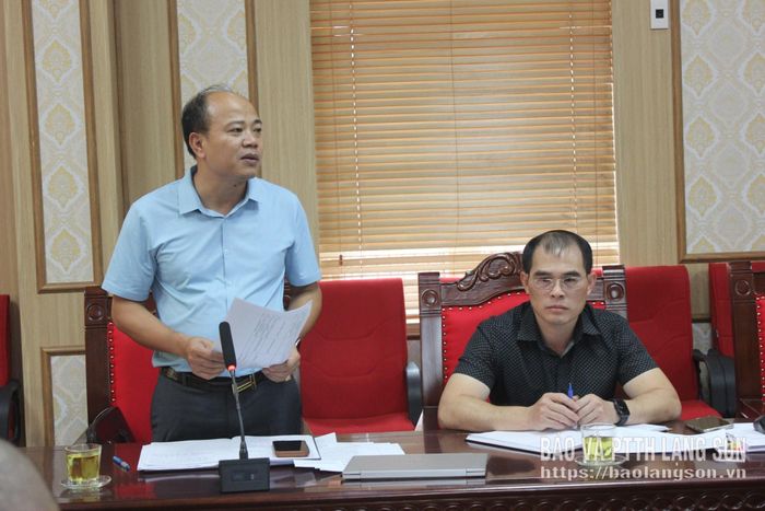 Lãnh đạo phòng Kinh tế hạ tầng và đô thị phường Kỳ Lừa báo cáo tình hình hoạt động doanh nghiệp tại Cụm công nghiệp địa phương số 2