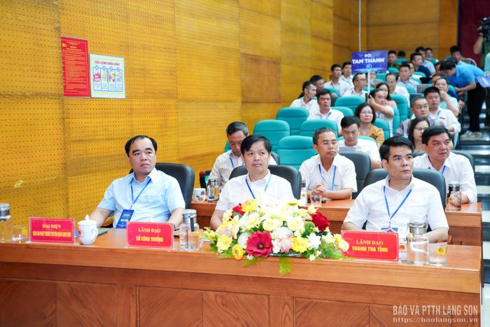 Các đại biểu dự chương trình diễn tập