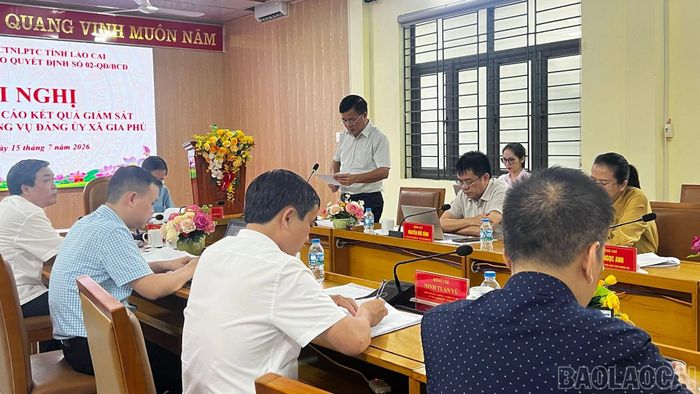  Đồng chí Ngô Minh Quế - Bí thư Đảng ủy, Chủ tịch HĐND xã phát biểu tại buổi làm việc. 