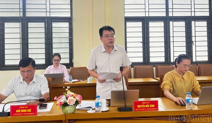 Đồng chí Nguyễn Đức Bình - Phó Bí thư Đảng ủy, Chủ tịch UBND xã phát biểu tại buổi làm việc.