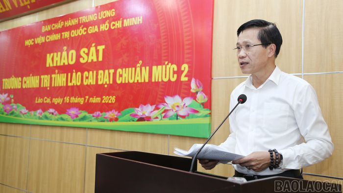Đồng chí Hoàng Phúc Lâm - Phó Giám đốc Học viện Chính trị quốc gia Hồ Chí Minh phát biểu kết luận.