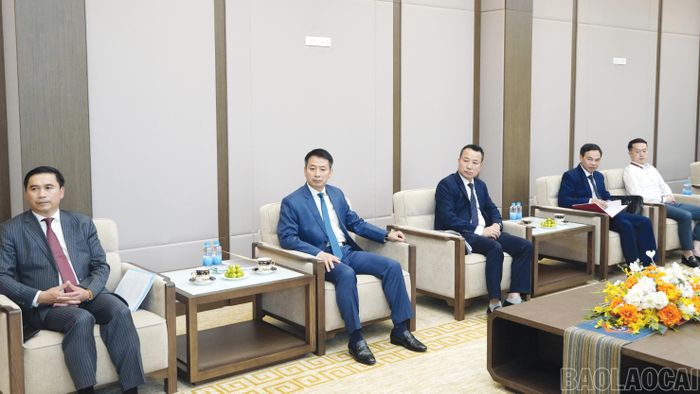 Các đại biểu tham dự buổi tiếp.