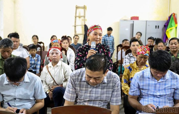 Đại diện cử tri các thôn nêu kiến nghị.