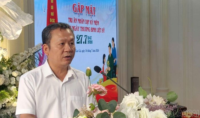 Đồng chí Nguyễn Quốc Huy - Ủy viên Ban Chấp hành Đảng bộ tỉnh, Bí thư Đảng ủy, Chủ tịch HĐND phường Lào Cai phát biểu tại buổi lễ.