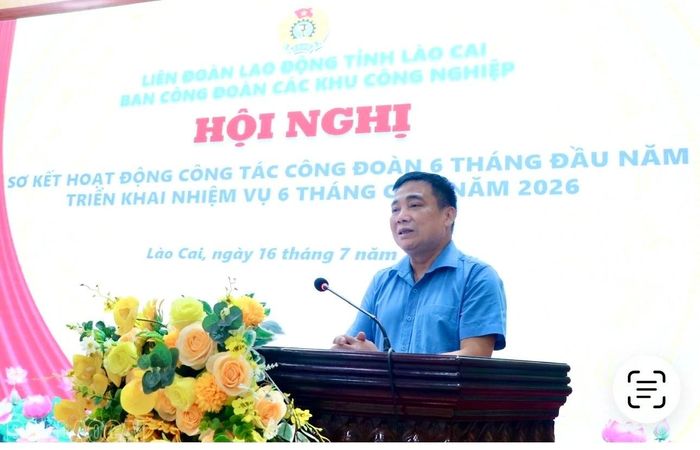 Đồng chí Phan Huy Cường - Phó Chủ tịch LĐLĐ tỉnh, Trưởng Ban Công đoàn Các khu công nghiệp tỉnh phát biểu triển khai nhiệm vụ những tháng cuối năm 2026.