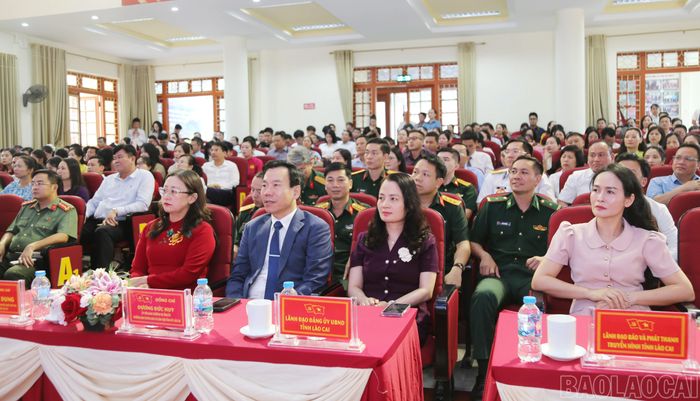 Các đại biểu dự lễ bế mạc.