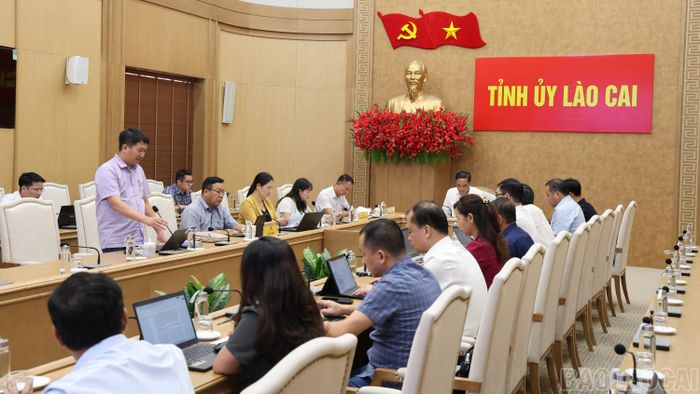Quang cảnh buổi làm việc.
