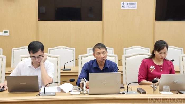 Các đại biểu tham dự buổi làm việc