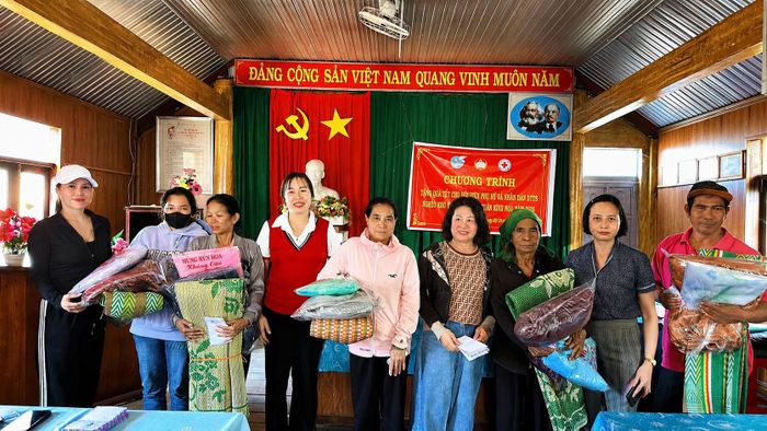 Các đơn vị, đoàn thể xã Cư Jút tích cực triển khai các hoạt động an sinh xã hội, chăm lo người dân khó khăn trên địa bàn
