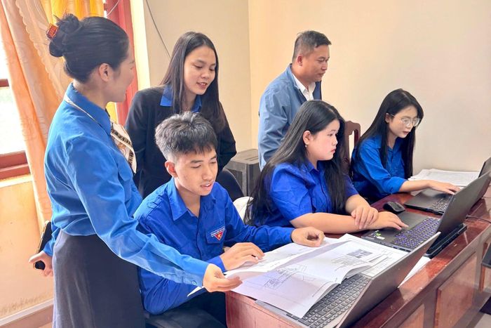Các thành viên đội hình "Mùa hè số" được trang bị những kiến thức trọng tâm về việc rà soát hồ sơ, số hóa hồ sơ giấy để phục vụ Nhân dân