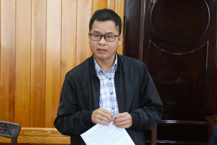 Đồng chí Nguyễn Phi Long, Phó Giám đốc Báo và Phát thanh, Truyền hình Lâm Đồng phát biểu ý kiến tại cuộc họp