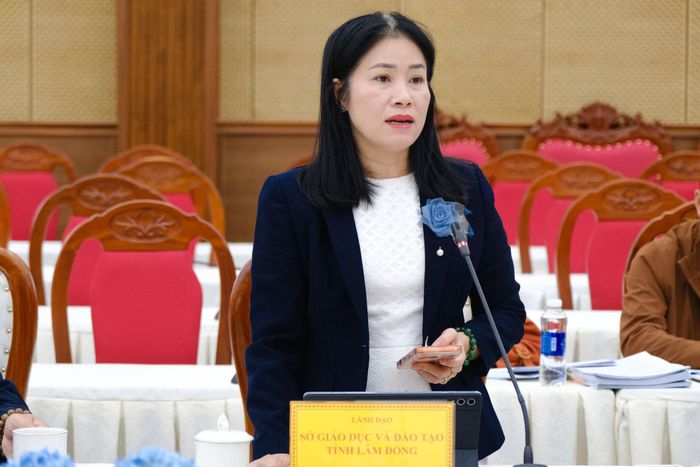 Đại diện lãnh đạo Sở Giáo dục và Đào tạo phát biểu tại buổi làm việc