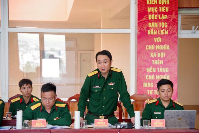 Thành viên đoàn kiểm tra trả lời, giải đáp một số vấn đề tại buổi kiểm tra