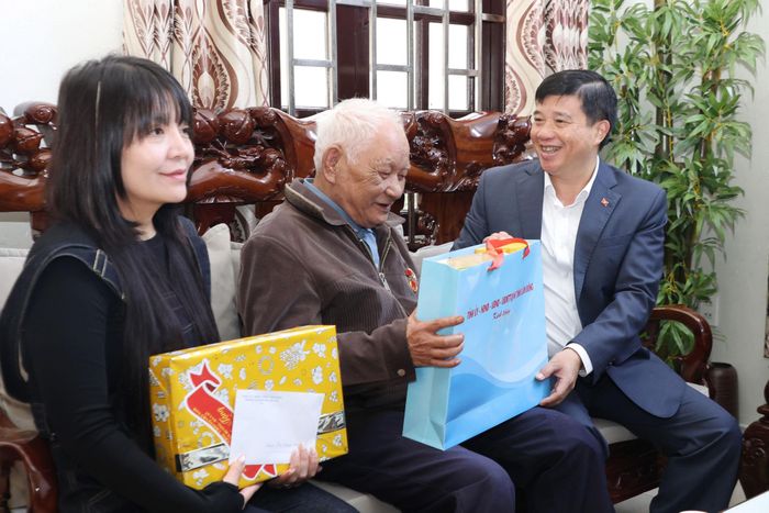 Lãnh đạo Tỉnh ủy Lâm Đồng mong muốn các gia đình tiếp tục phát huy truyền thống cách mạng, là tấm gương sáng cho thế hệ trẻ