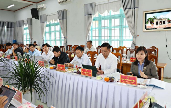 Lãnh đạo sở, ngành, đơn vị là thành viên Tổ phụ trách địa bàn số 12 tham dự buổi làm việc