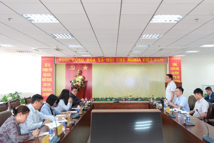 Quang cảnh buổi làm việc