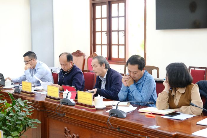 Đại diện lãnh đạo các sở, ngành tham dự buổi làm việc