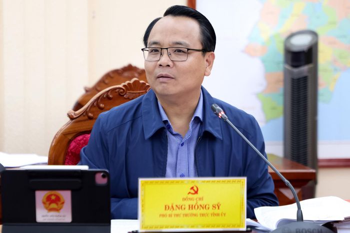 Đồng chí Đặng Hồng Sỹ, Phó Bí thư Thường trực Tỉnh ủy tham dự phiên họp